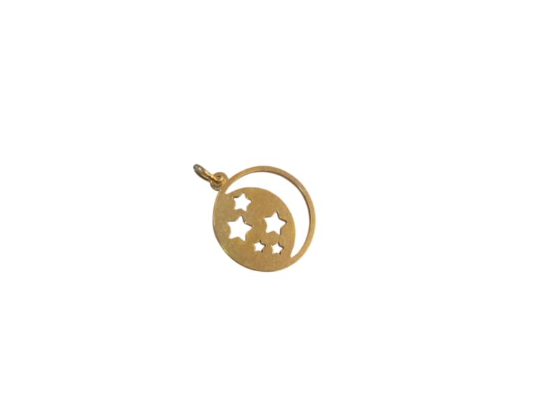 Dije de estrellas en acero dorado