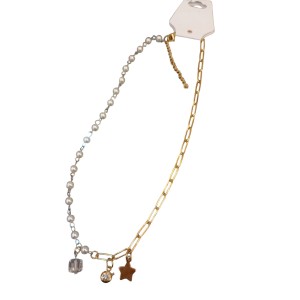 Collar con perlas y dijes en acero dorado