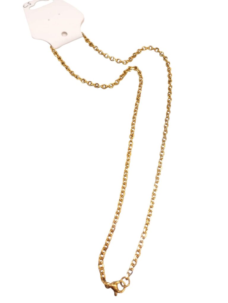 collar en acero dorado