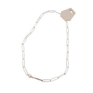 cadena con eslabones en acero blanco