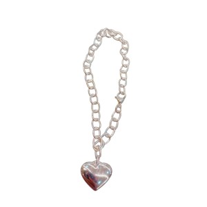 pulcera con dije de corazon en acero blanco