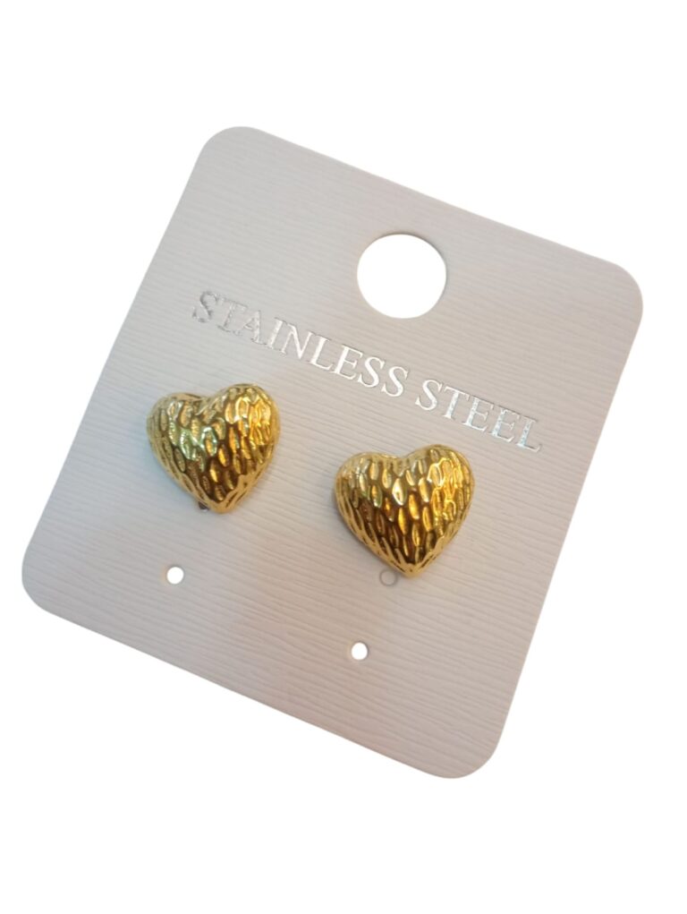 Aritos de corazon en acero dorado