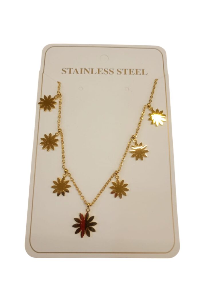 Collares con dijes diferentes modelos en acero dorado - Imagen 4