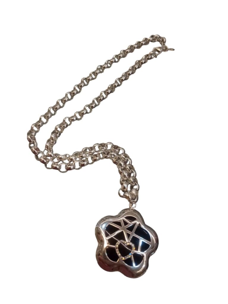 cadena rolo con dije de flor con stras acero blanco