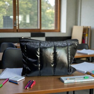 NECESER PUFFER NEGRO