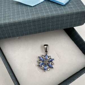 DIJE ACERO PETALOS AZULES